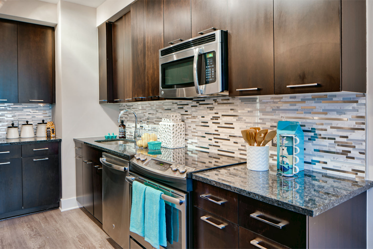 16737_3Kitchen.jpg 16737_3Kitchen.jpg