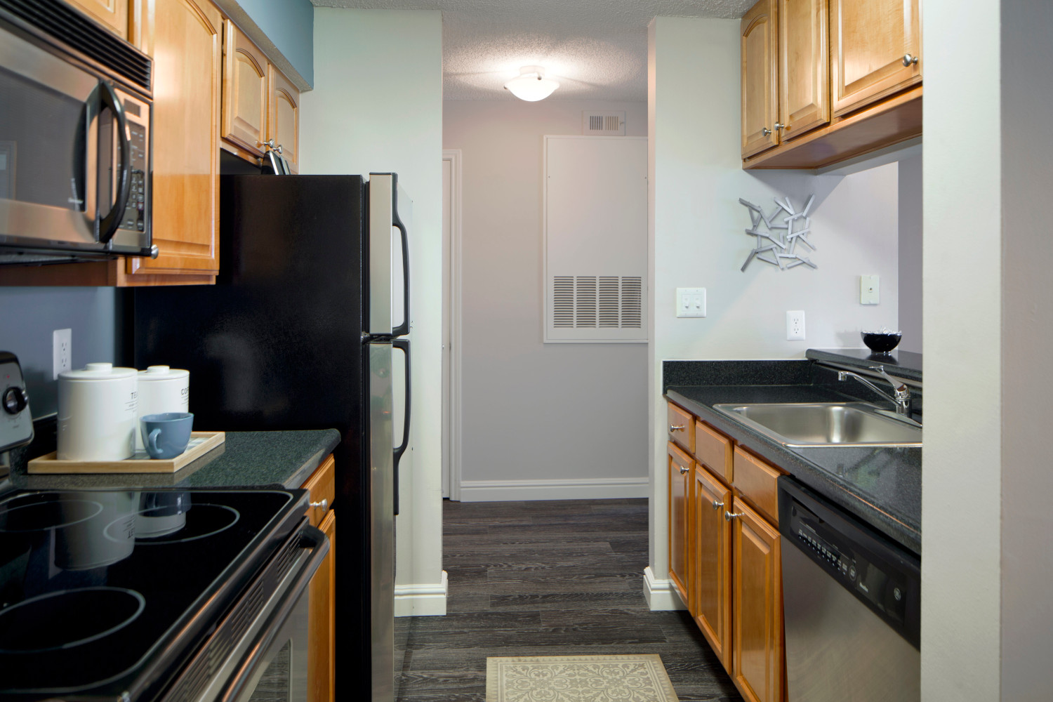 2820003_5_Enjoyupdatedkitchenswithstainlesssteelappliances.jpg 2820003_5_Enjoyupdatedkitchenswithstainlesssteelappliances.jpg
