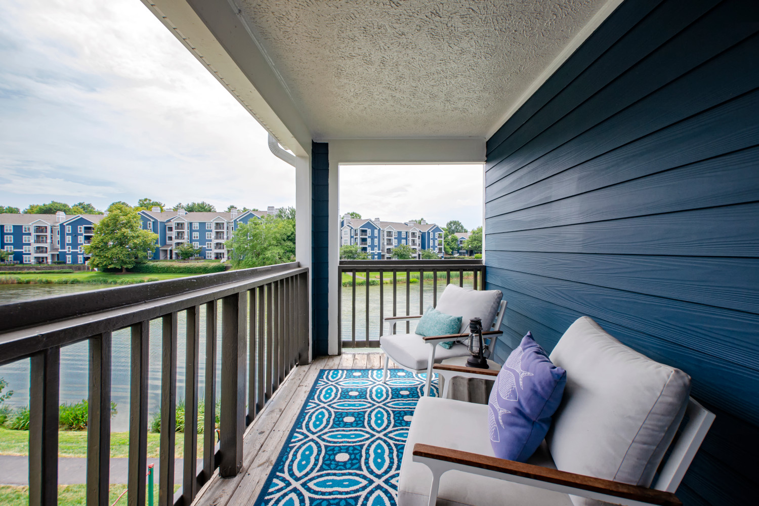 2820009_11_Enjoyexpansivewaterviewsfromselectapartmenthomes.jpg 2820009_11_Enjoyexpansivewaterviewsfromselectapartmenthomes.jpg