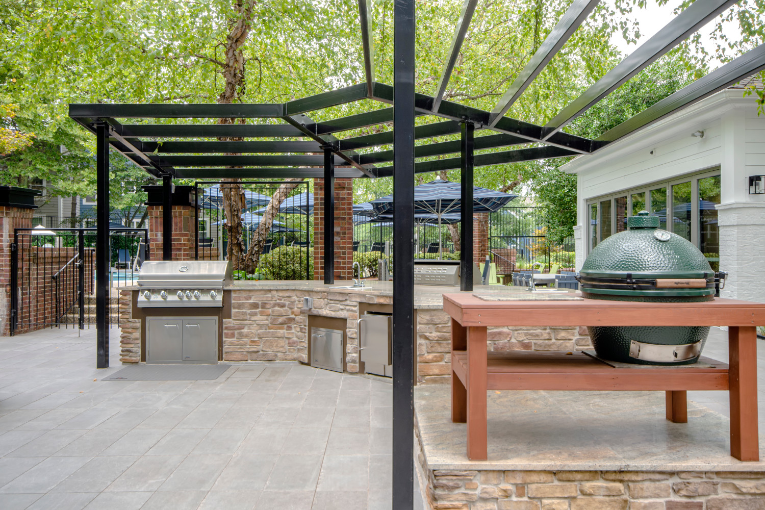 2820048_50_Enjoyourluxurygrillingstationwithabiggreenegg.jpg 2820048_50_Enjoyourluxurygrillingstationwithabiggreenegg.jpg