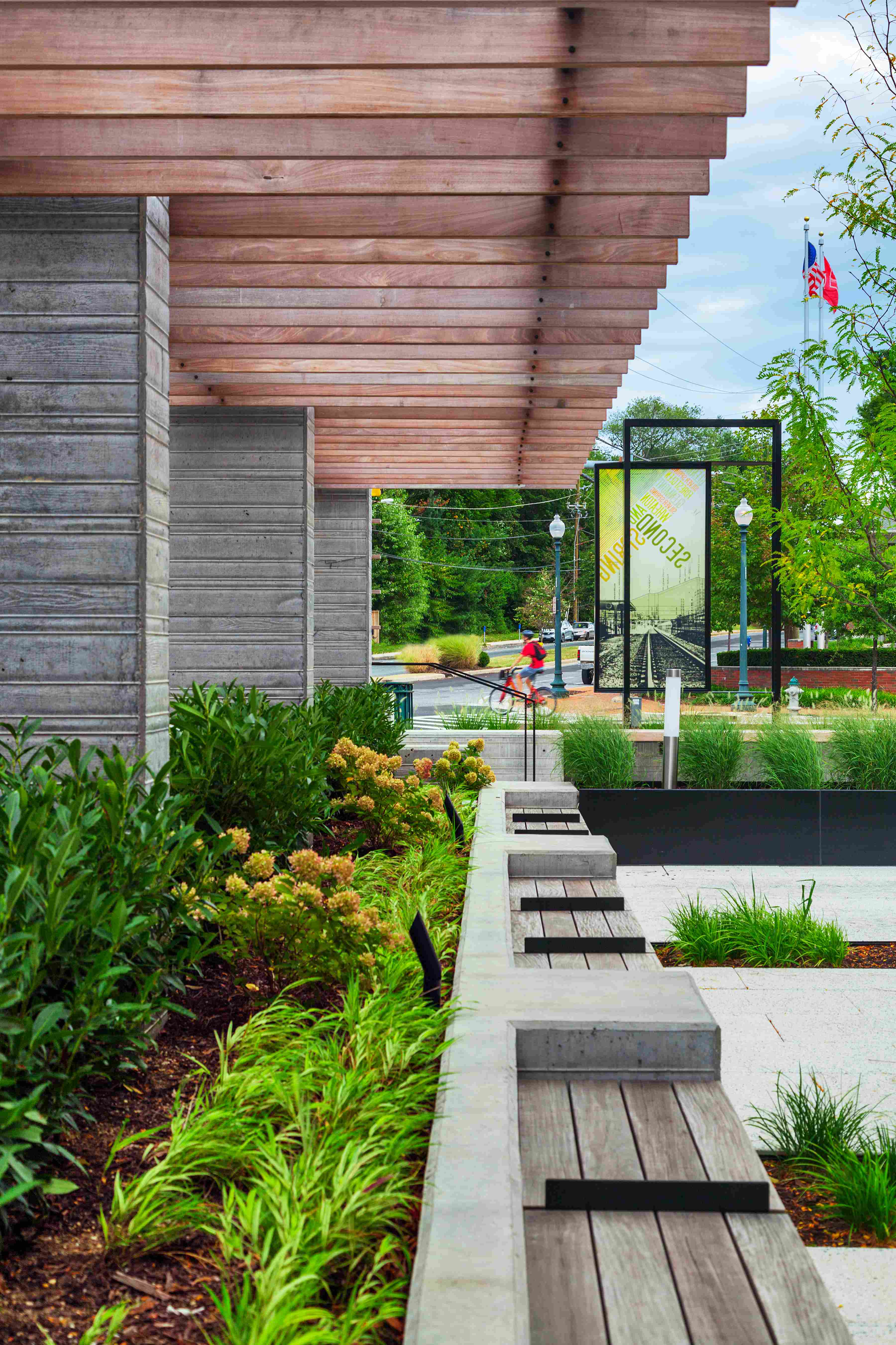 7350_Fenwick_Ext_Amenities_Courtyard_Oct2015.jpg 7350_Fenwick_Ext_Amenities_Courtyard_Oct2015.jpg