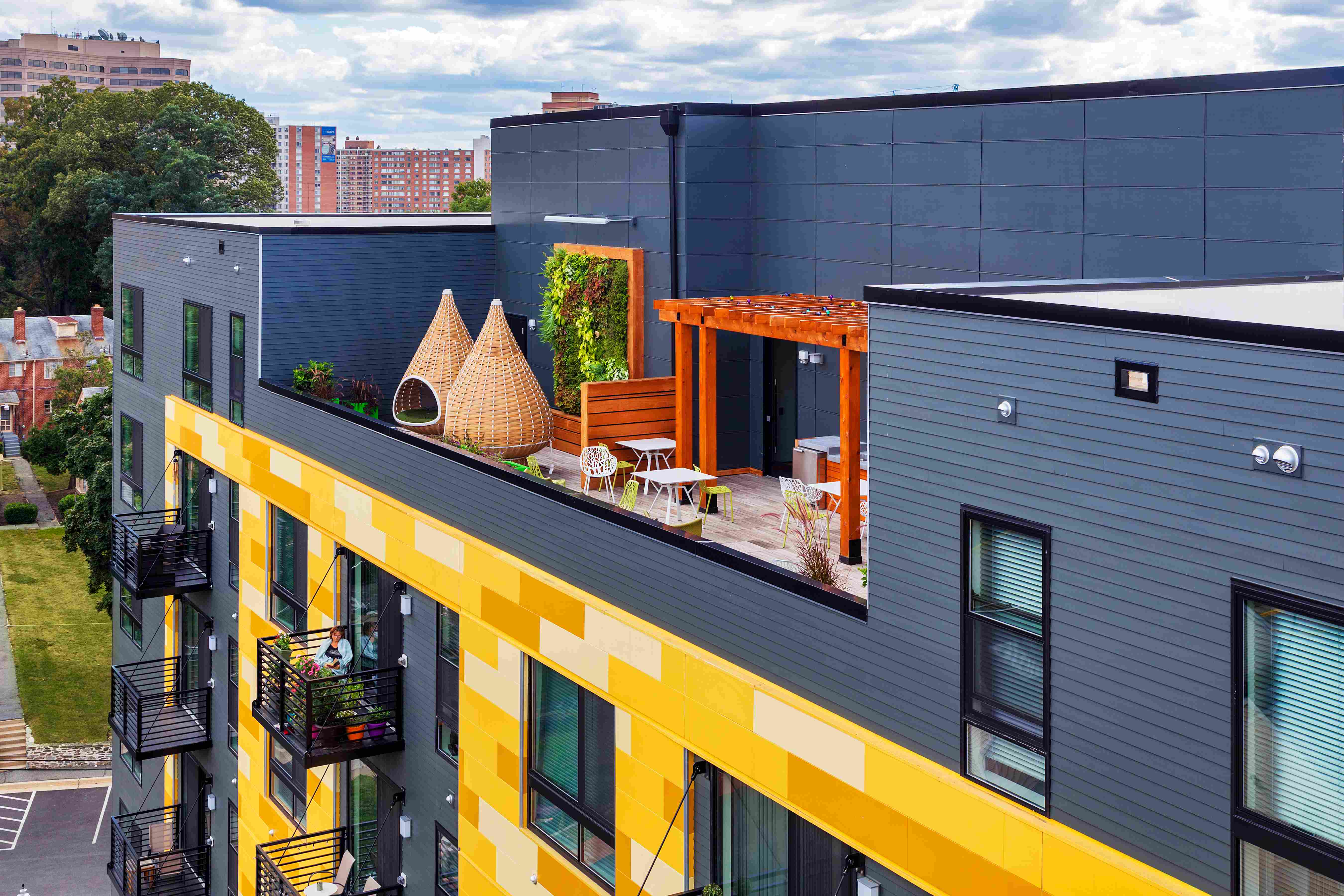 7352_Fenwick_Ext_Amenities_CourtyardLounge_Oct2015.jpg 7352_Fenwick_Ext_Amenities_CourtyardLounge_Oct2015.jpg
