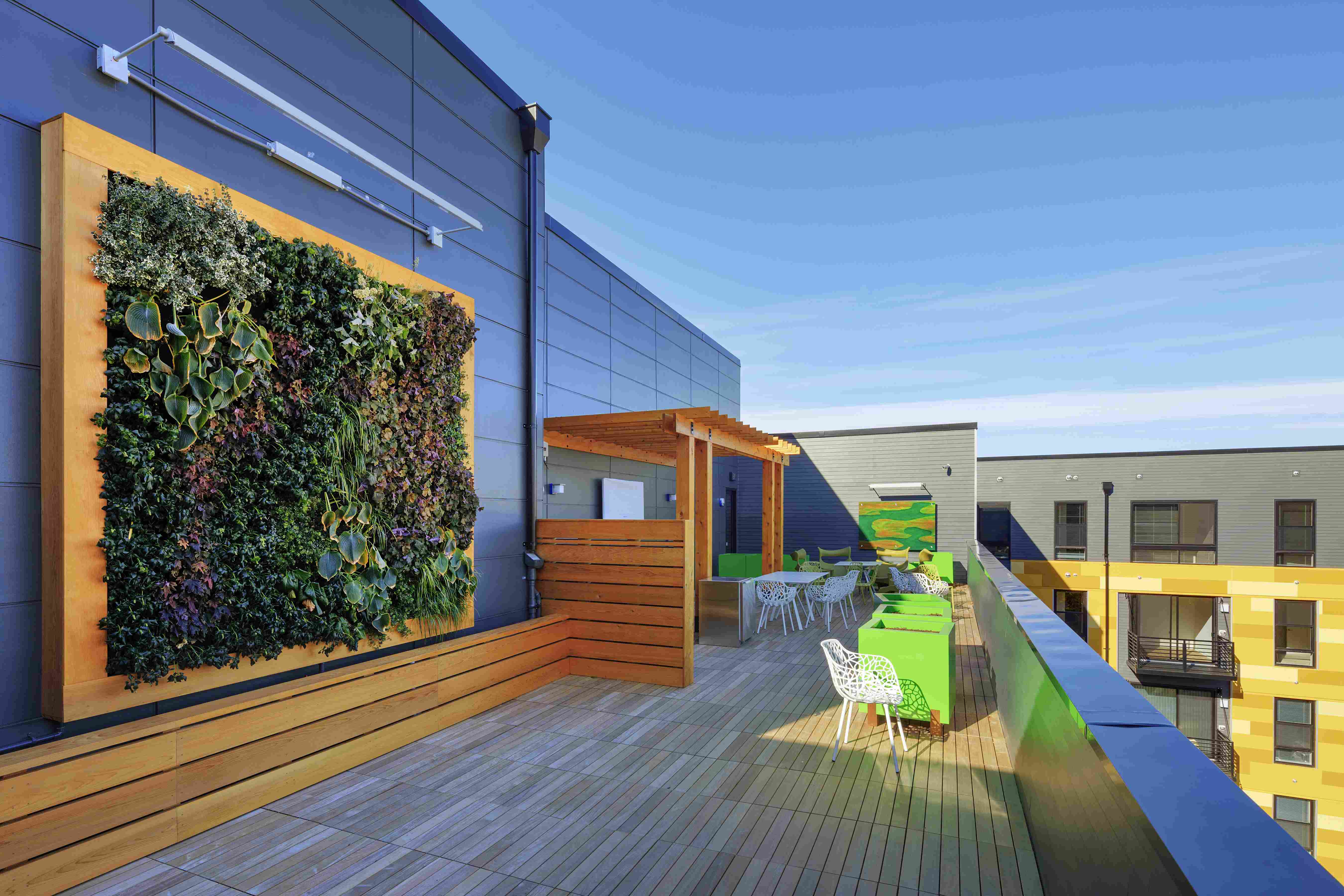7356_Fenwick_Ext_Amenities_GreenWall_Nov2014.jpg 7356_Fenwick_Ext_Amenities_GreenWall_Nov2014.jpg