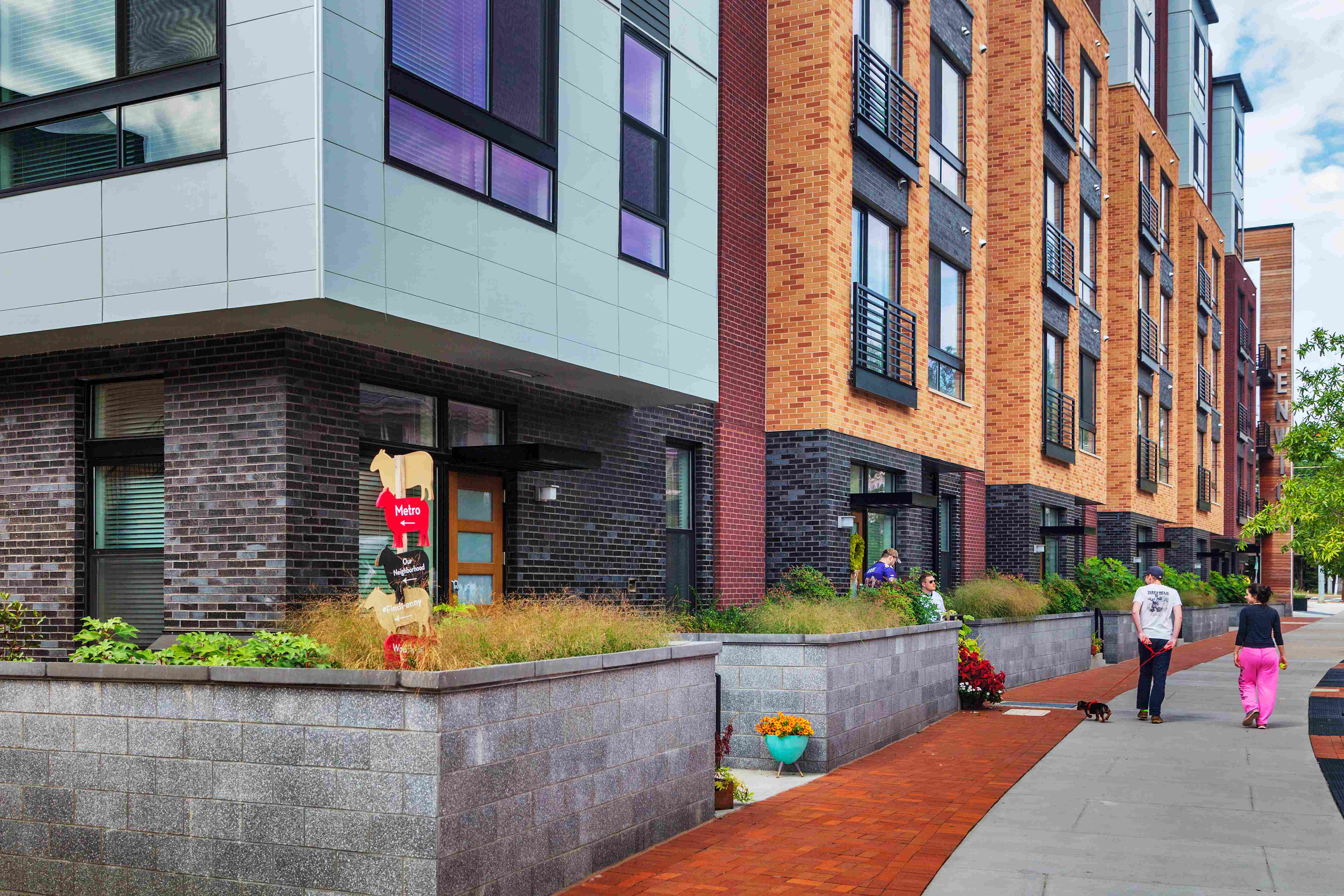 7360_Fenwick_Ext_Amenities_WalkingPath_Oct2015.jpg 7360_Fenwick_Ext_Amenities_WalkingPath_Oct2015.jpg