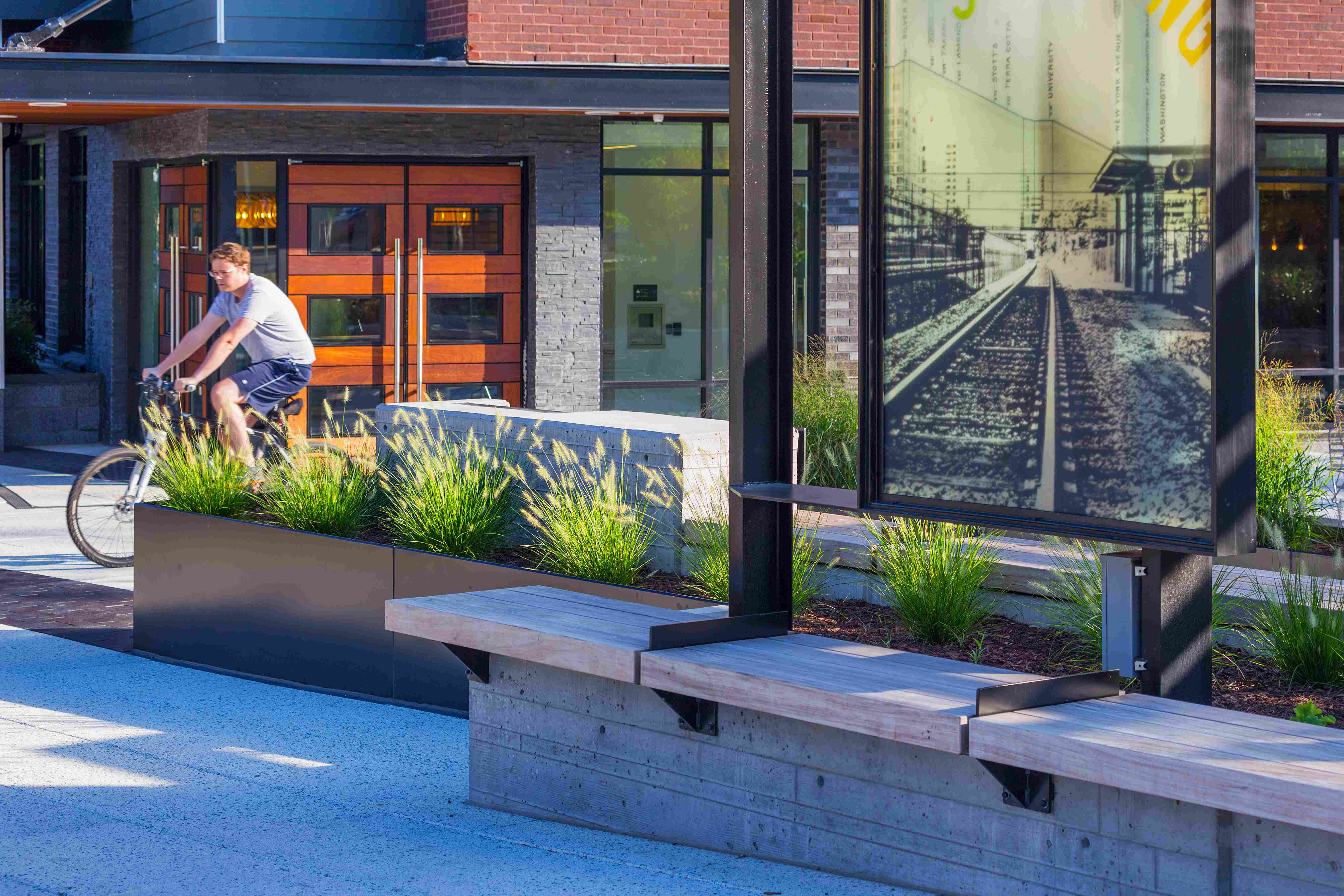 8868_Fenwick_Ext_Amenities_CapitalBikeshareStop_Oct2015.jpg 8868_Fenwick_Ext_Amenities_CapitalBikeshareStop_Oct2015.jpg