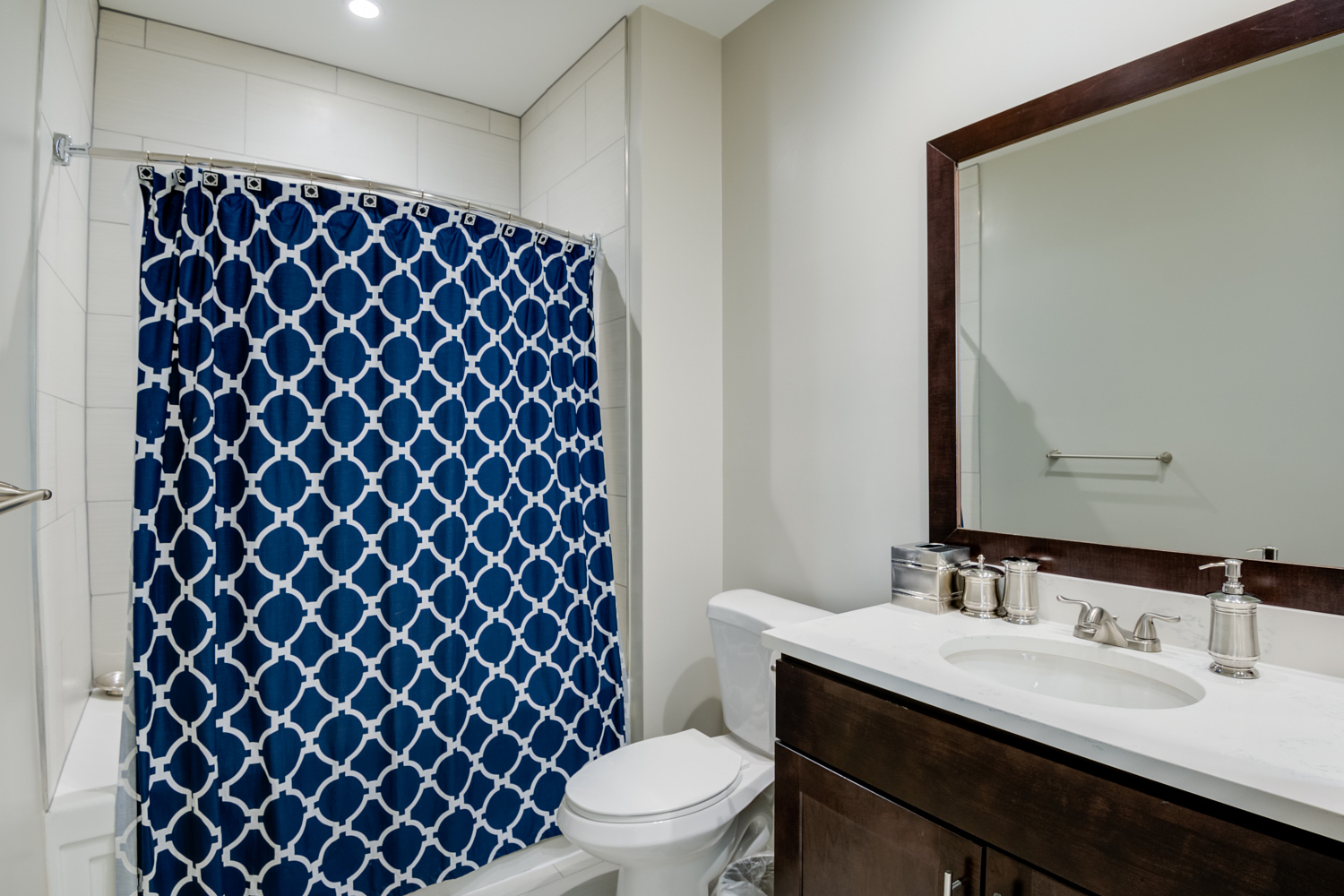 2818995_4IPC_Int_Model_Bathroom_102019.jpg