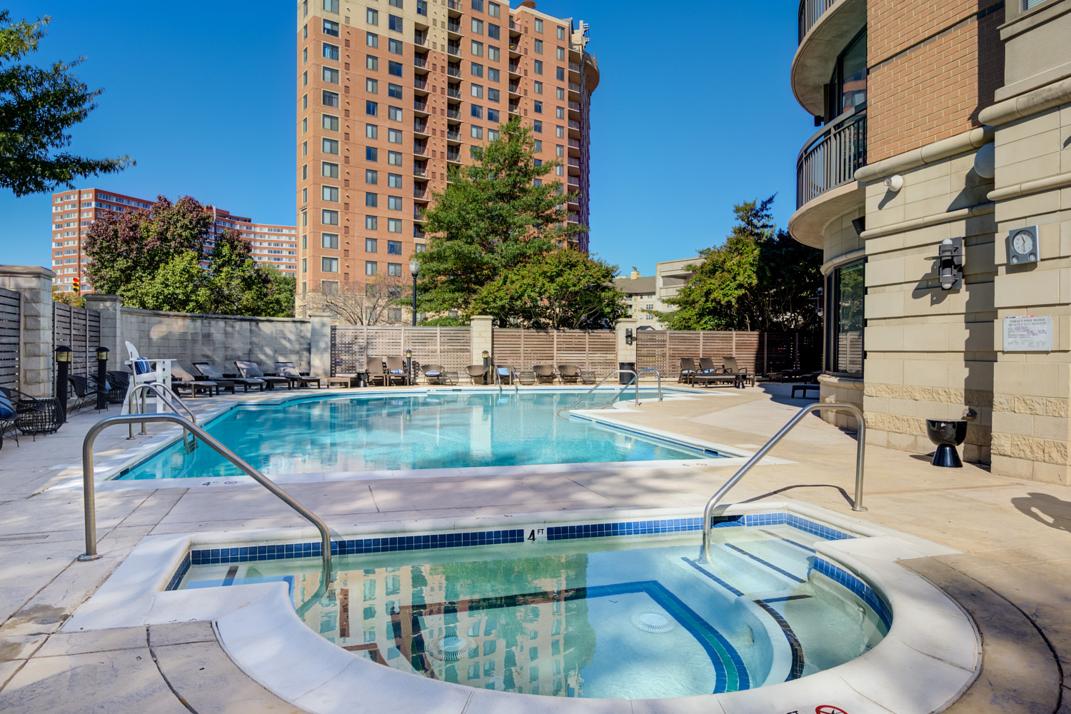 2818998_8IPC_Ext_Amenities_Pool_102019.jpg