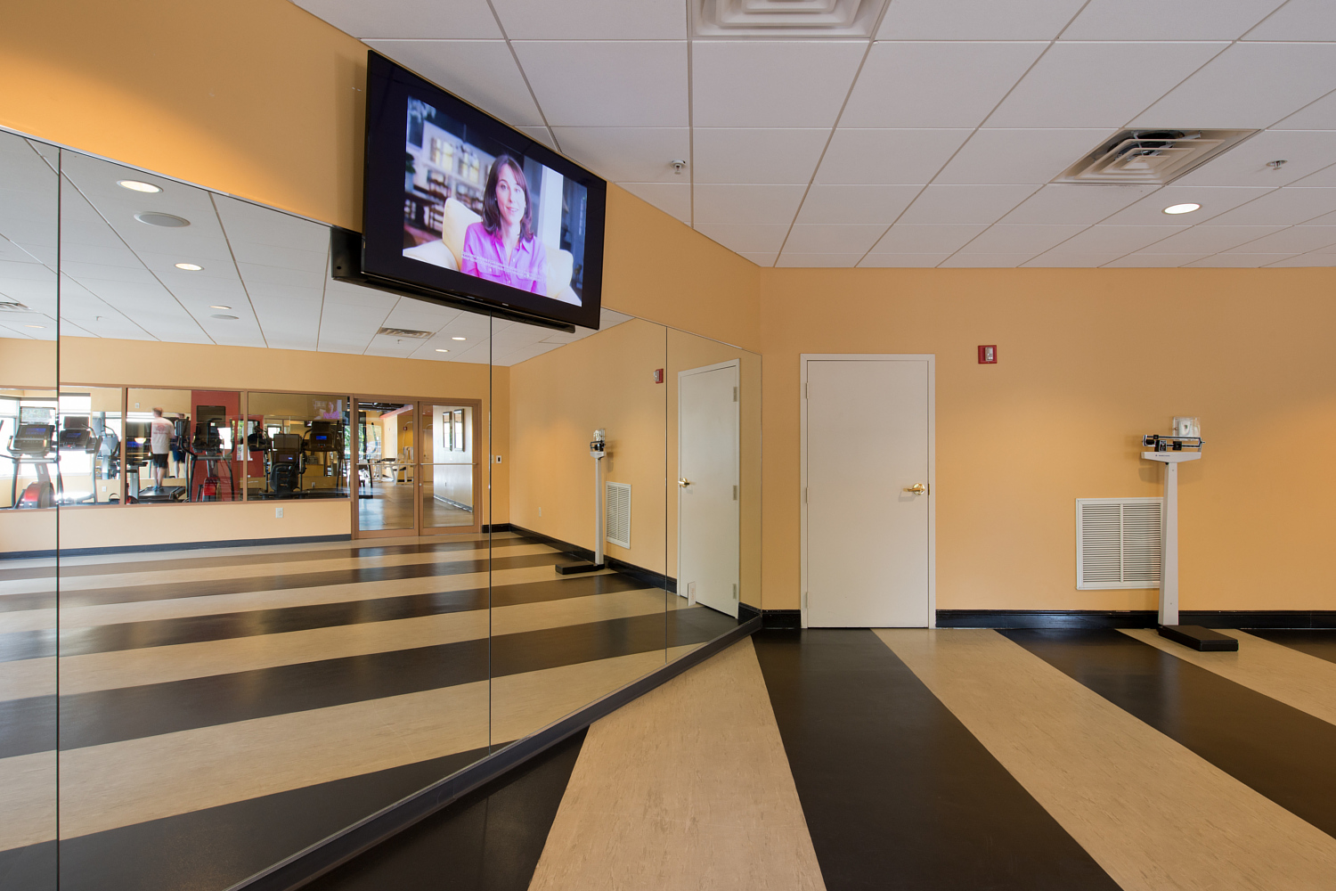 2819006_15InstrataPC_Int_YogaStudio_Oct2014.jpg