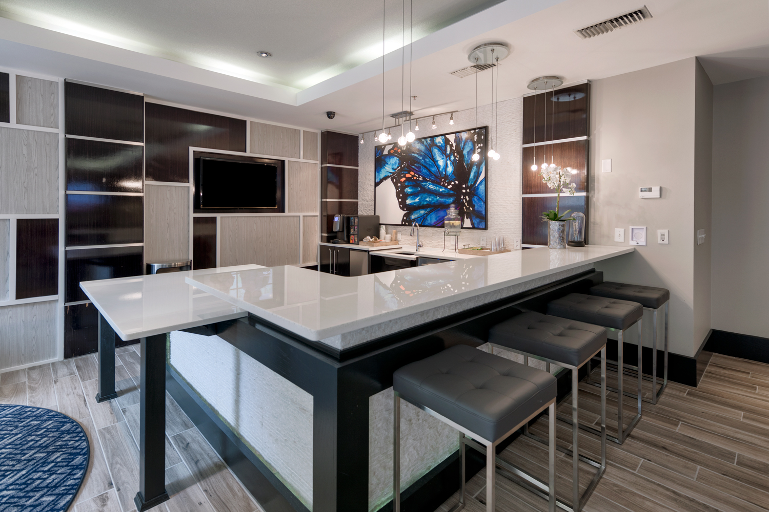 13121_800Carlyle_Int_Amenities_Kitchen_6.17.jpg 13121_800Carlyle_Int_Amenities_Kitchen_6.17.jpg