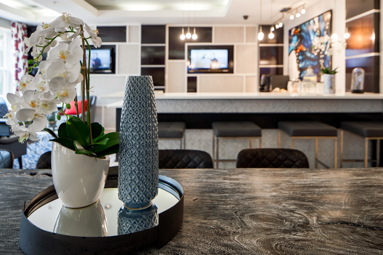 13126_800Carlyle_Int_Amenities_Loungeflowers_6.17.jpg 13126_800Carlyle_Int_Amenities_Loungeflowers_6.17.jpg