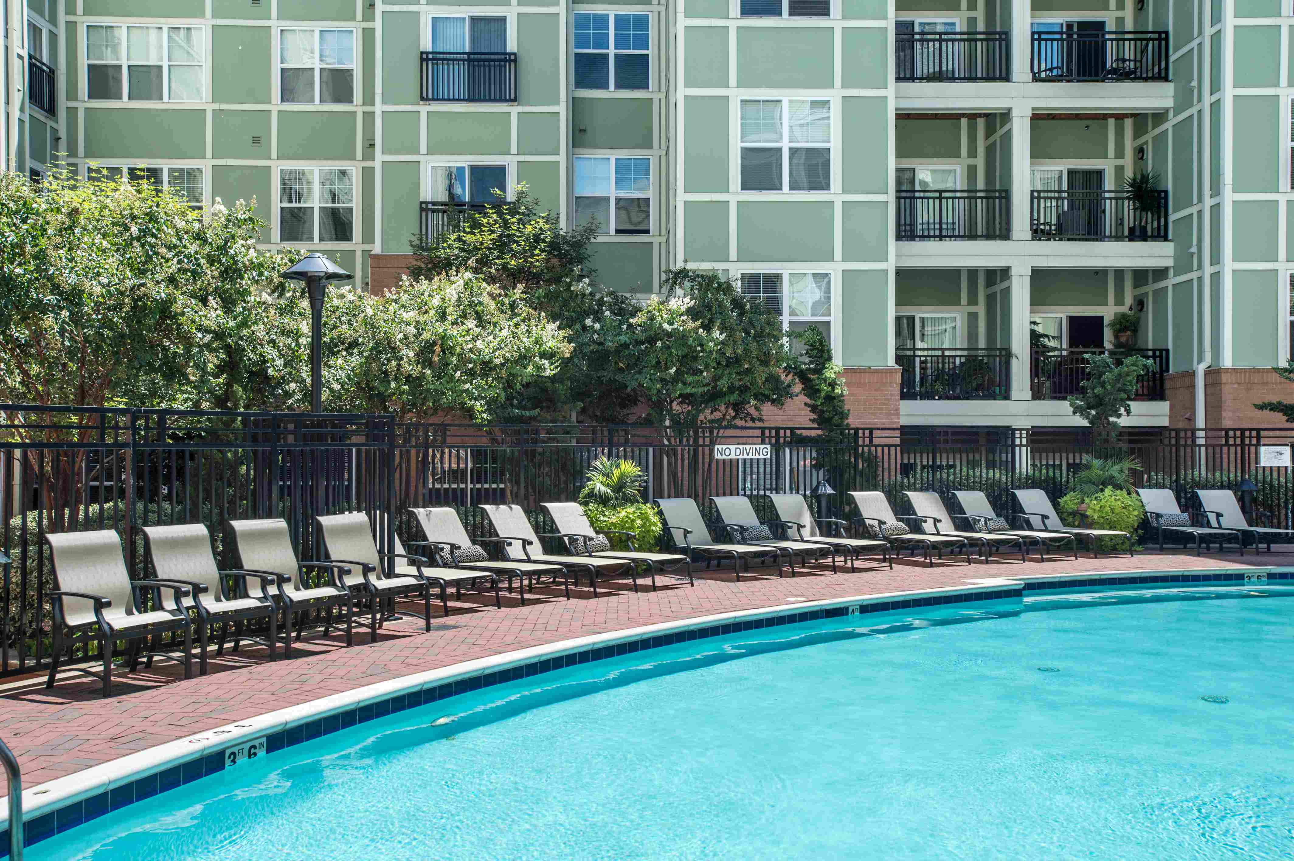 2053_800Carlyle_Ext_Amenities_Pool_9.15.jpg 2053_800Carlyle_Ext_Amenities_Pool_9.15.jpg