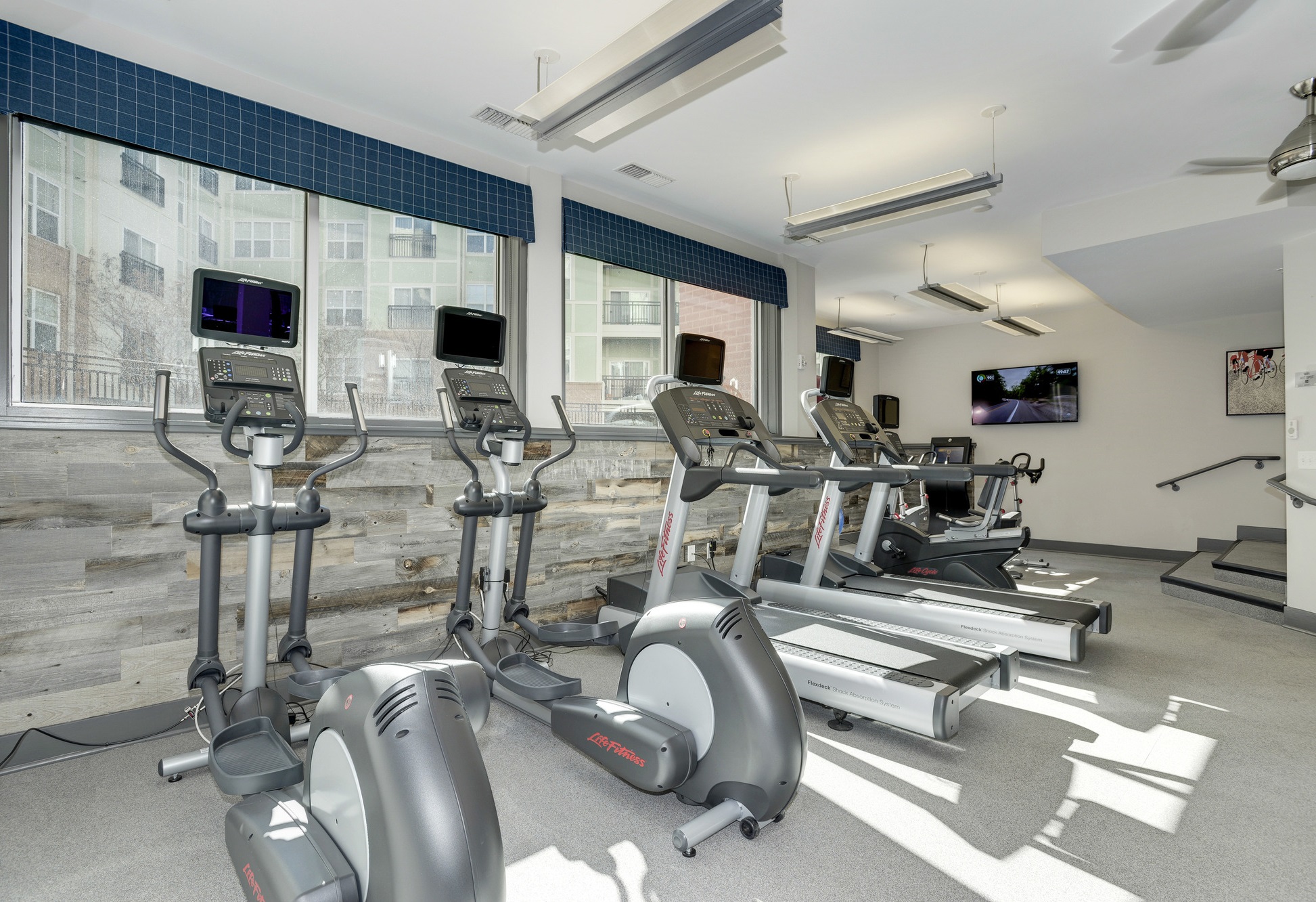 2056_800Carlyle_Int_Amenities_FitnessCenterCardio_2%281%29.jpg 2056_800Carlyle_Int_Amenities_FitnessCenterCardio_2%281%29.jpg
