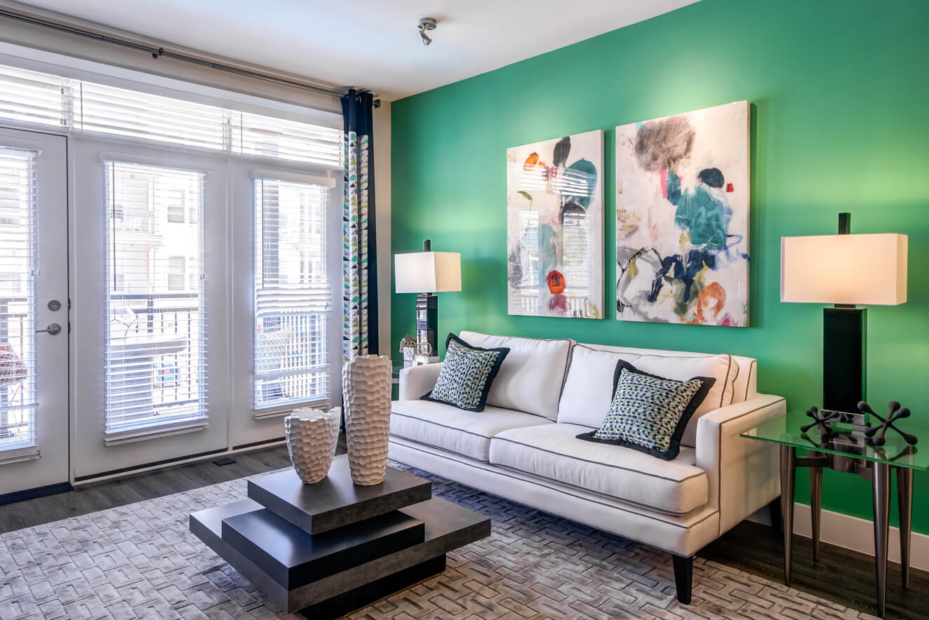 9793_Largelivingroomswithplentyofnaturallight.jpg 9793_Largelivingroomswithplentyofnaturallight.jpg