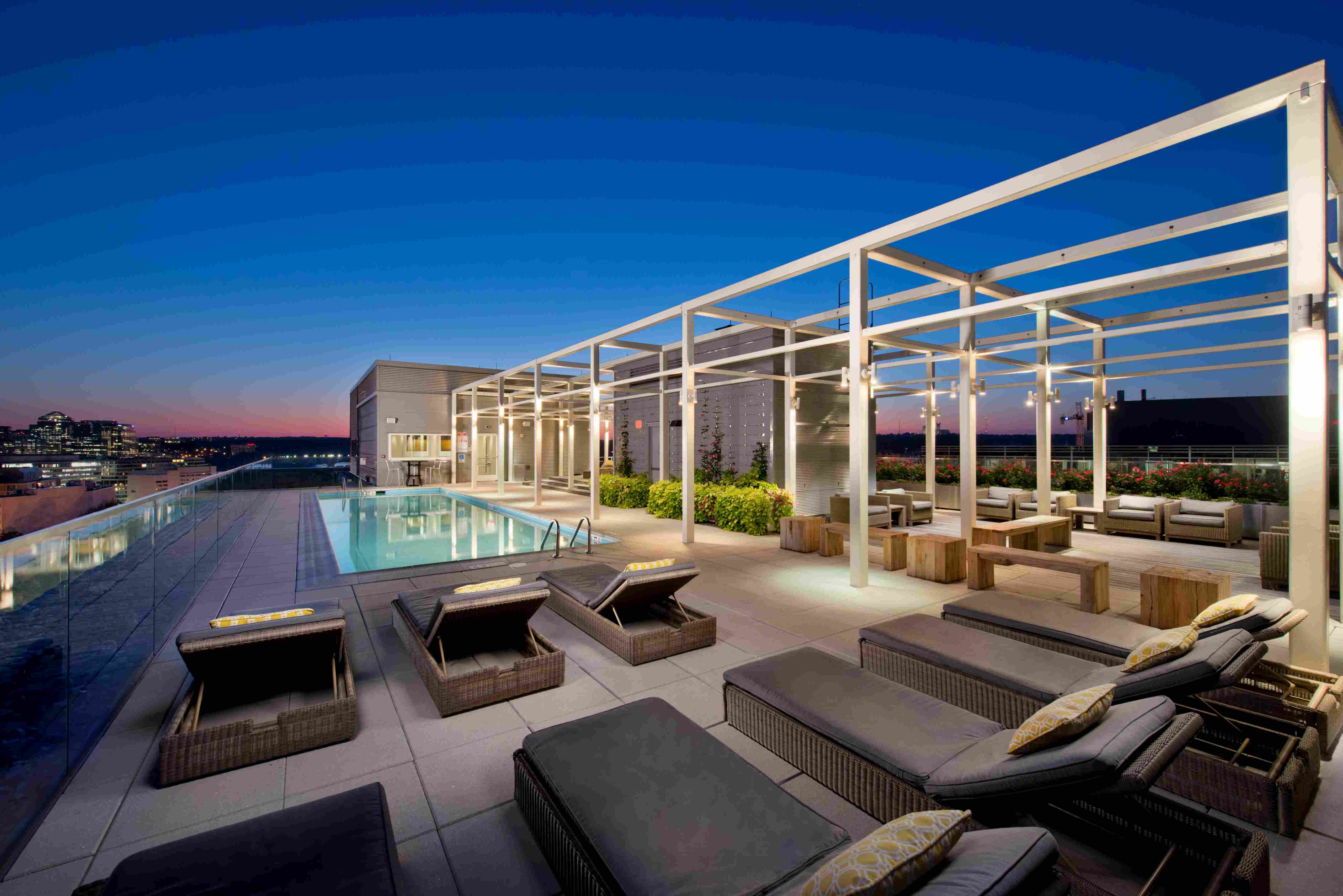 3521_RooftopPool2.jpg